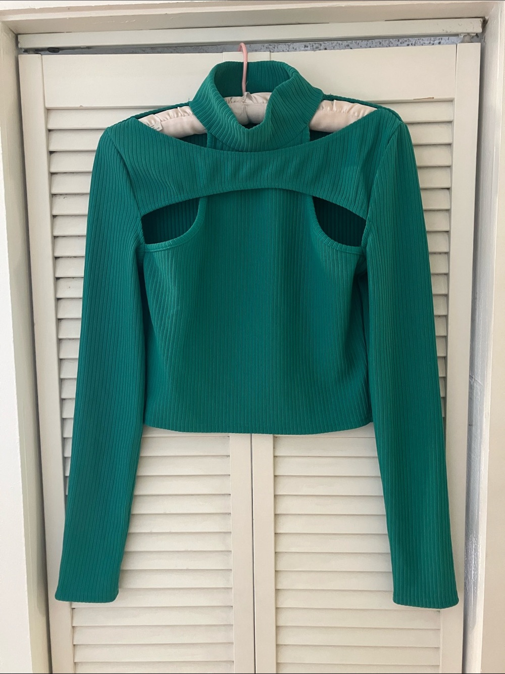 Maniere De Voir Green Ribbed Cut Out Mockneck Long Sleeve Cropped Top Size 8